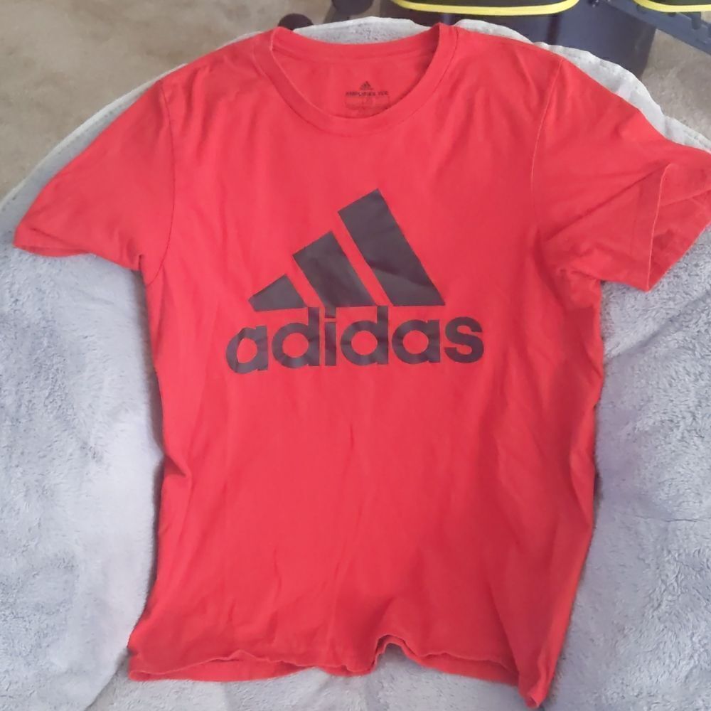 Men's Adidas amplifier size large,red Tshirt